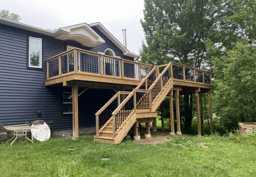Astorville homeowners meeting with renovation experts to discuss home improvement plans